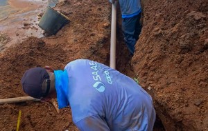  SAAE realiza retirada de vazamentos na rede geral da Rua Minas Gerais