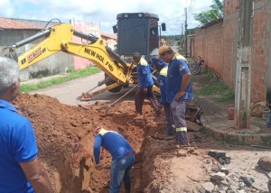 Na manhã desta terça-feira (28-03), devido ao rompimento da adutora na rua Alagoa, o bairro Residencial Santa Rita, ficou sem água.