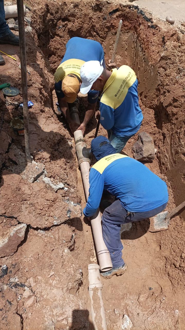 Na manhã desta terça-feira (28-03), devido ao rompimento da adutora na rua Alagoa, o bairro Residencial Santa Rita, ficou sem água.