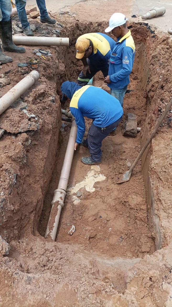 Na manhã desta terça-feira (28-03), devido ao rompimento da adutora na rua Alagoa, o bairro Residencial Santa Rita, ficou sem água.