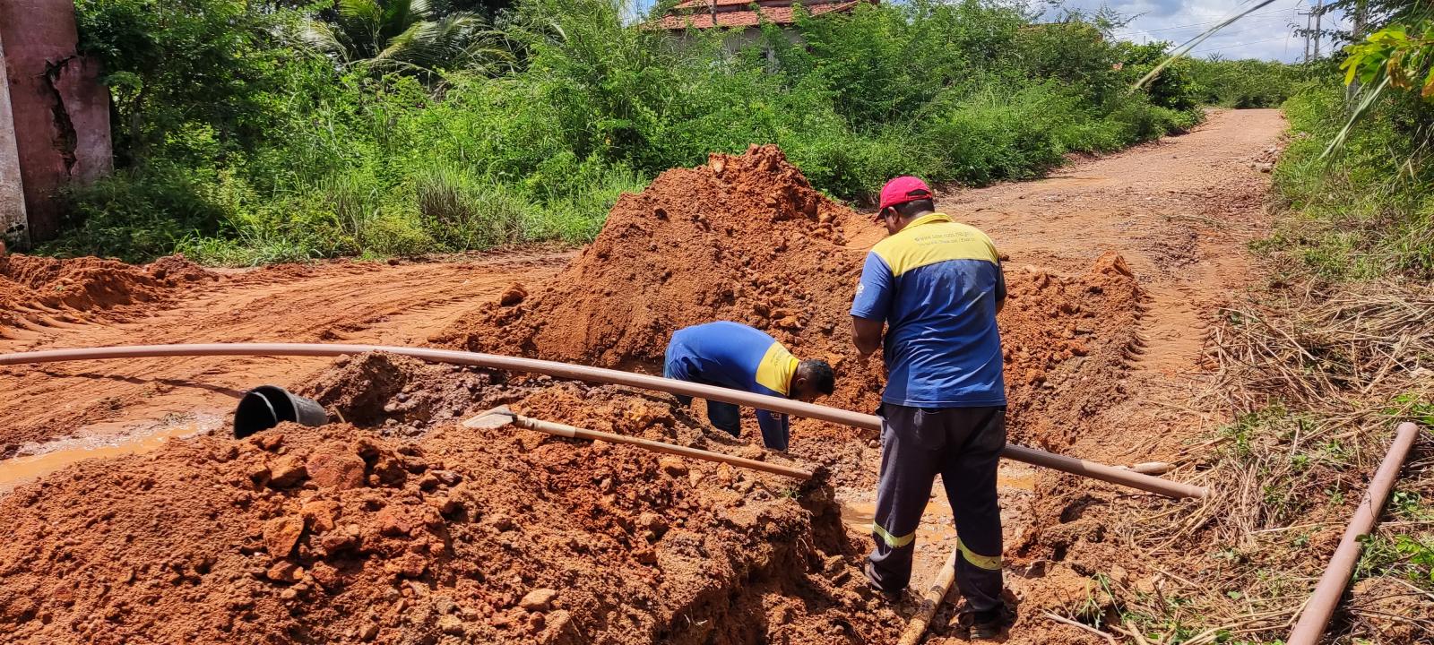 O SAAE, nesta sexta-feira (05/05) realizou serviço de extensão de rede de água, na Avenida 02 - Canaã (Parque Vitória)