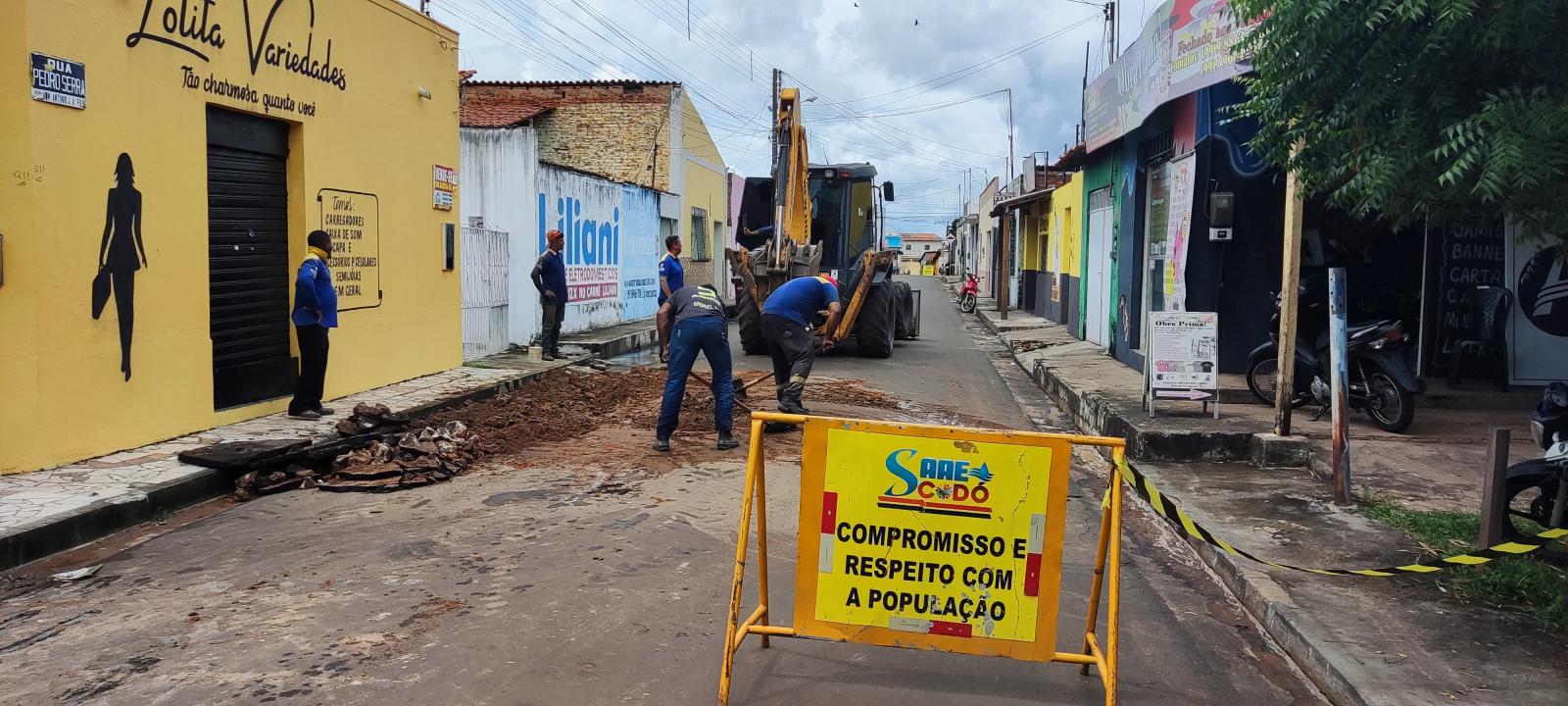 Nesta Segunda-feira (15/05), o SAAE retirou vazamento na adutora da Rua Pedro Serra.