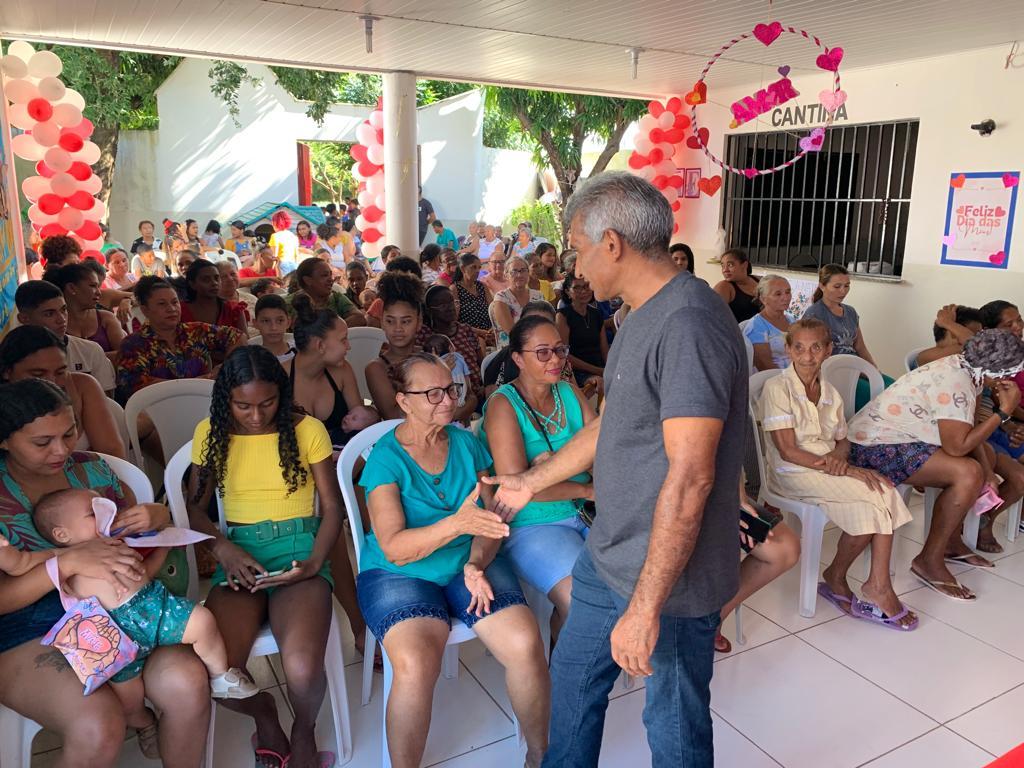 No último domingo, dia 28 de maio, Chiquinho do SAAE, Diretor do SAAE, marcou presença em um evento especial realizado no bairro Santo Antônio, em homenagem ao Dia das Mães.