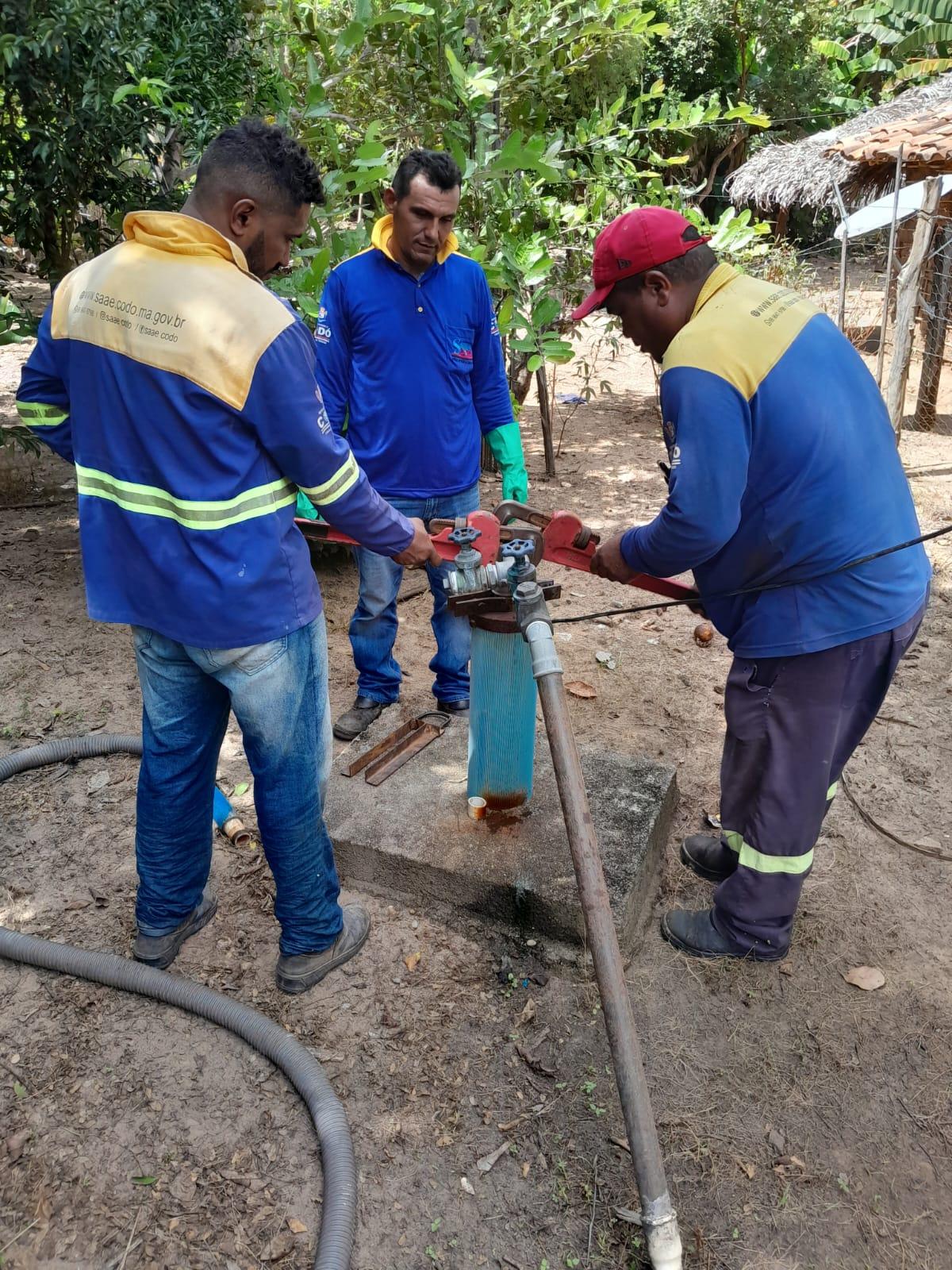Nesta Segunda-feira (12/06), o SAAE, realizou no PT do Povoado Santa Barbara, a limpeza e desinfecção do Poço e da caixa d´água.