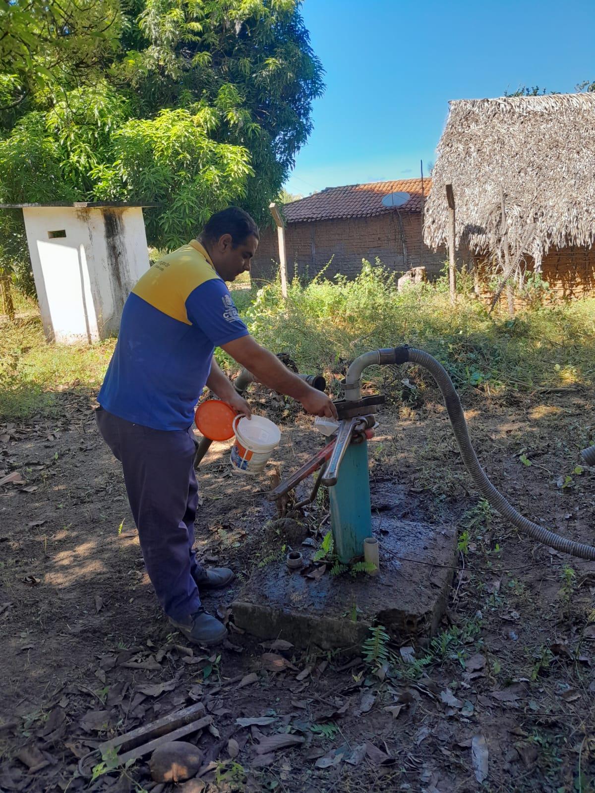 Na última Quarta-feira (21/06), o SAAE, realizou no PT do Povoado Caldeirão, a limpeza e desinfecção do Poço e da caixa d'água.