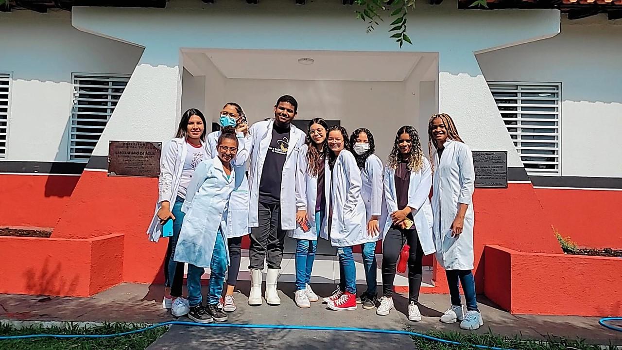 O Laboratório do SAAE, recebeu nesta terça-feira (22/08/2023), a visita dos alunos do IFMA Campos Codó - Instituto Federal do Maranhão, dos Cursos de Agro Indústria e Alimentos. 