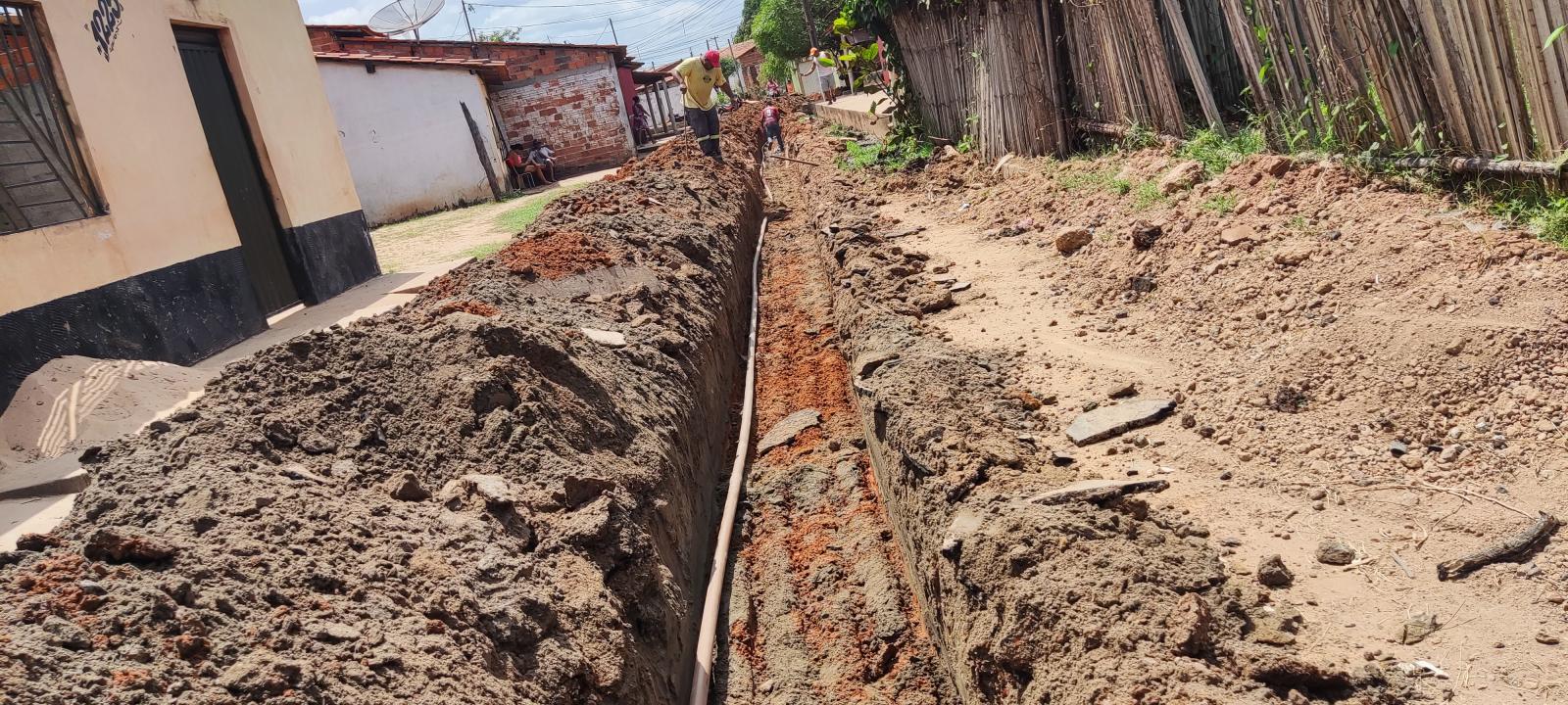 O SAAE, nesta sexta-feira (25/08) realizou serviço de extensão de rede de água Potável, na Travessa São Sebastião (Bairro - Santo Antônio).