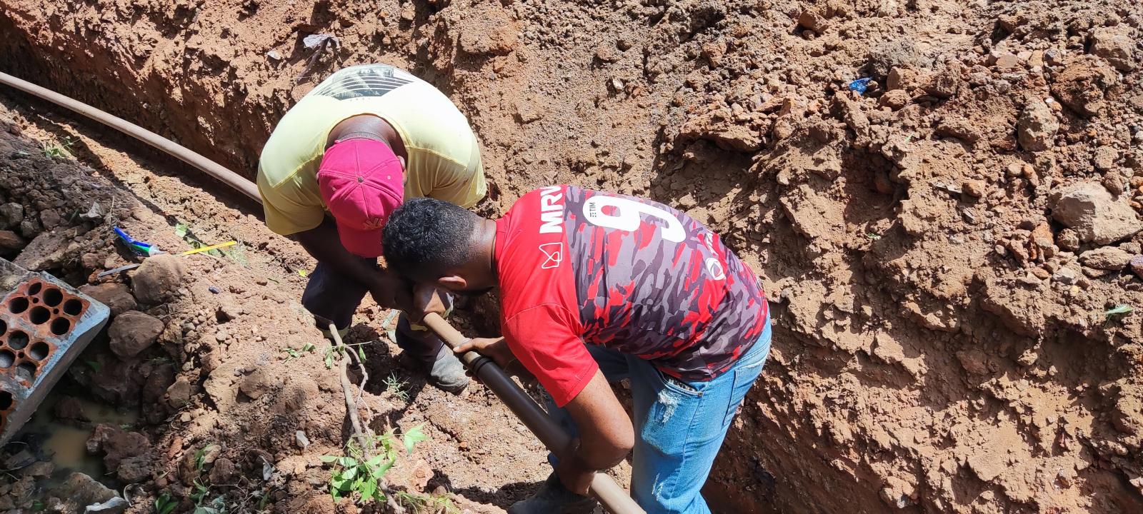 O SAAE, nesta sexta-feira (25/08) realizou serviço de extensão de rede de água Potável, na Travessa São Sebastião (Bairro - Santo Antônio).