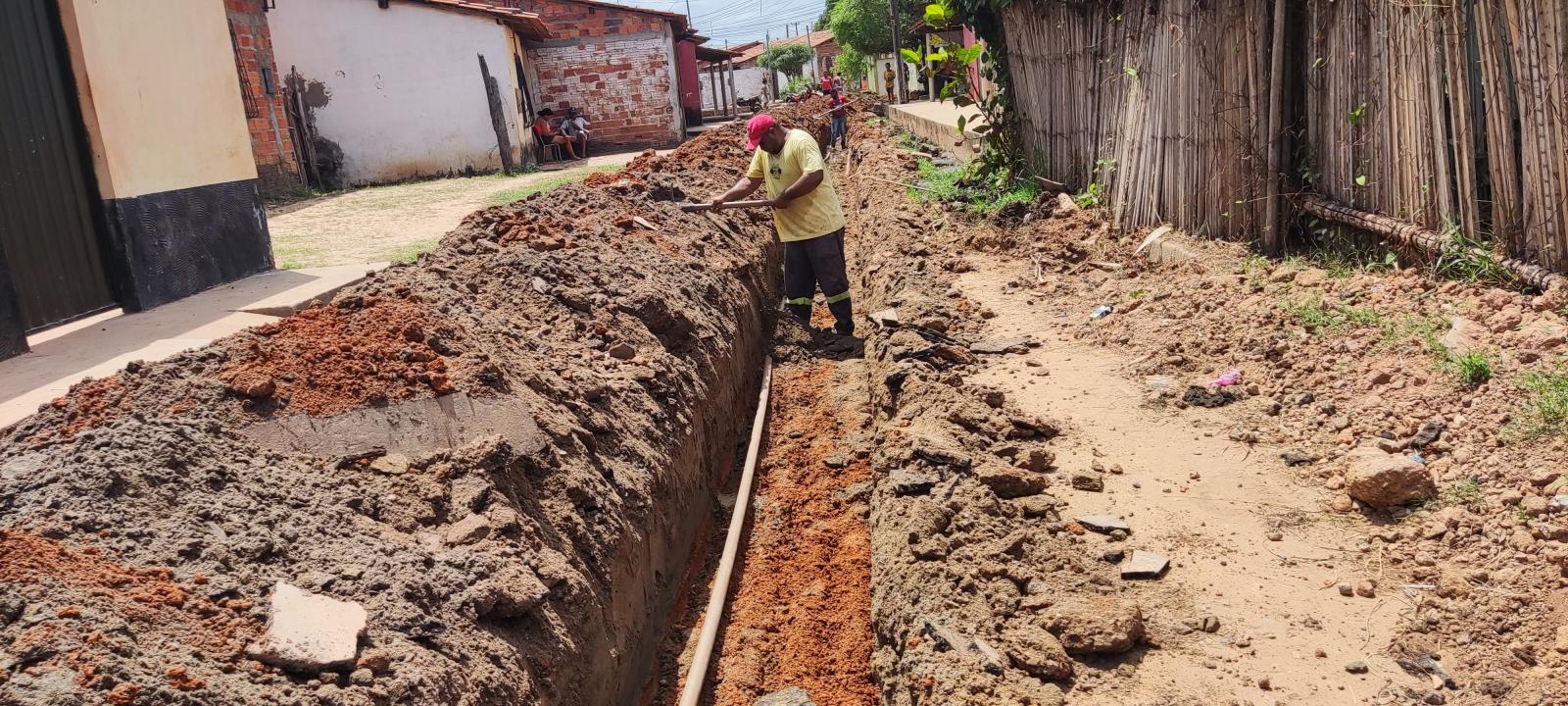 O SAAE, nesta sexta-feira (25/08) realizou serviço de extensão de rede de água Potável, na Travessa São Sebastião (Bairro - Santo Antônio).