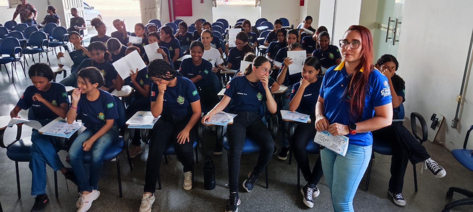 Nesta terça-feira (24/10), o SAAE realizou uma palestra na Escola Cívico-Militar Nagib Buzar, abordando o tema do uso consciente da água durante esse período de estiagem.