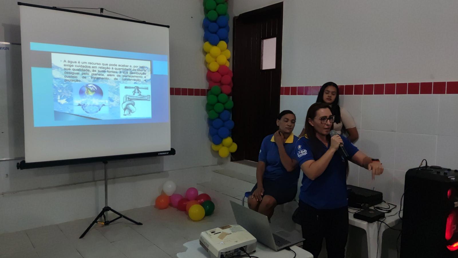 Nesta quinta-feira (26/10), o SAAE realizou uma palestra na Escola Modelo Municipal Remy Archer, abordando o tema do uso consciente da água durante esse período de estiagem.