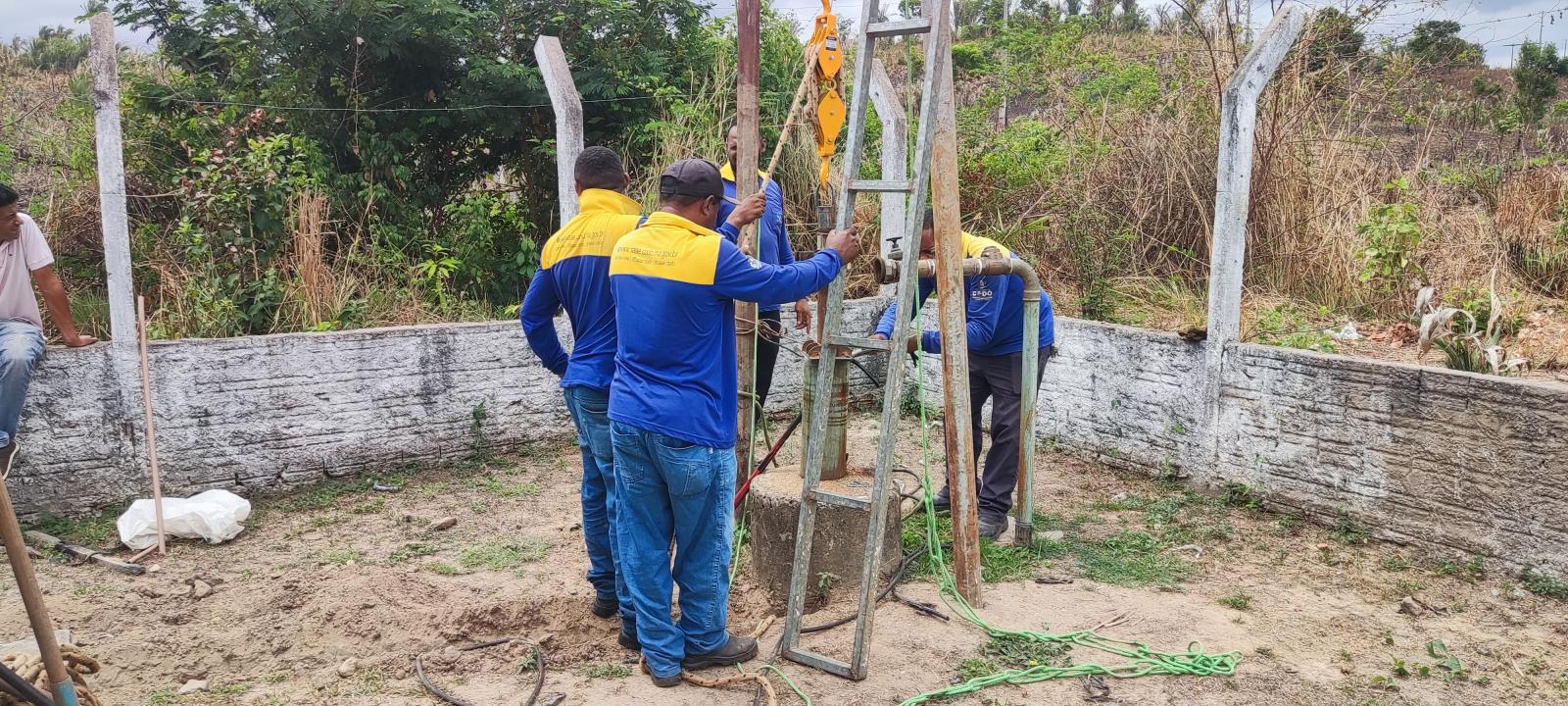 O SAAE comunica aos consumidores do Residencial São Pedro, que o motivo da falta d´água hoje (06/11), ocorreu devido à ação de vândalos que roubaram a fiação e destruíram o quadro elétrico do poço do residencial São Pedro (PT 38).