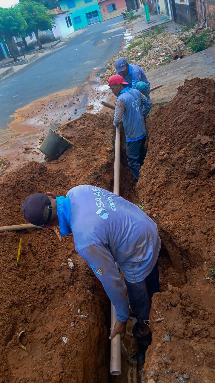 SAAE realiza retirada de vazamentos na rede geral da Rua Minas Gerais SAAE realiza retirada de vazamentos na rede geral da Rua Minas Gerais
